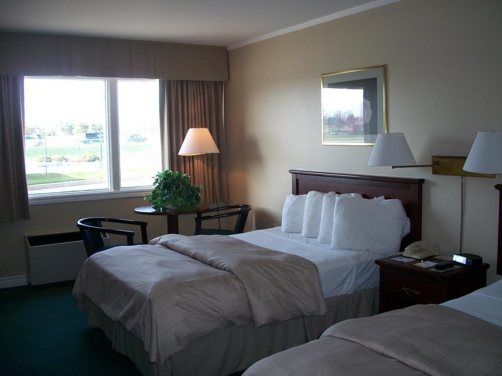 Days Inn By Wyndham Brockville Exterior foto